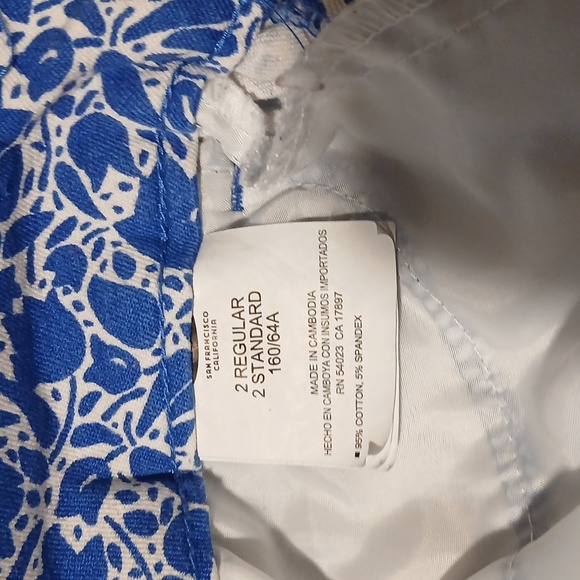 Old Navy High-Rise Chino Shorts Blue & White Botanical Floral Print Size 2 - Picture 8 of 10